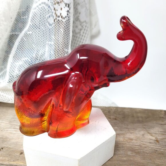 Vintage Red & Amber Glass Elephant Figurine Paperweight Home Decor Collectible - Picture 1 of 8